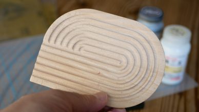 100均のインテリアトレーで水石飾り