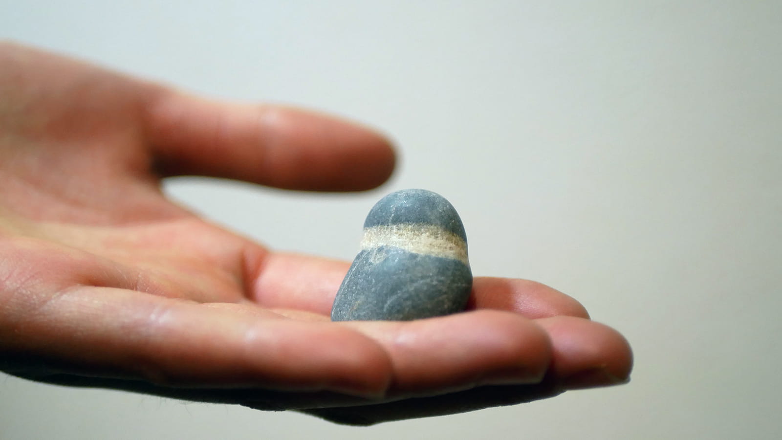 水石 水石和玉石的区别，探秘水石与玉石：从外观到质地的差异解析_翡翠_邮箱网