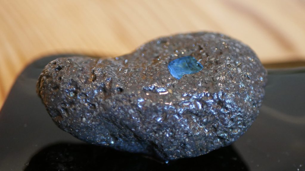 溜り石（たまりいし）について 水石の形の一種「溜り石（たまりいし