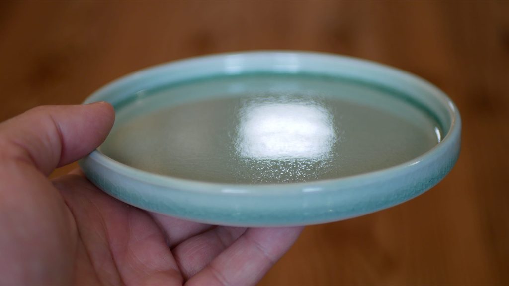 少しフチが薄いが、垂直に立った素敵器