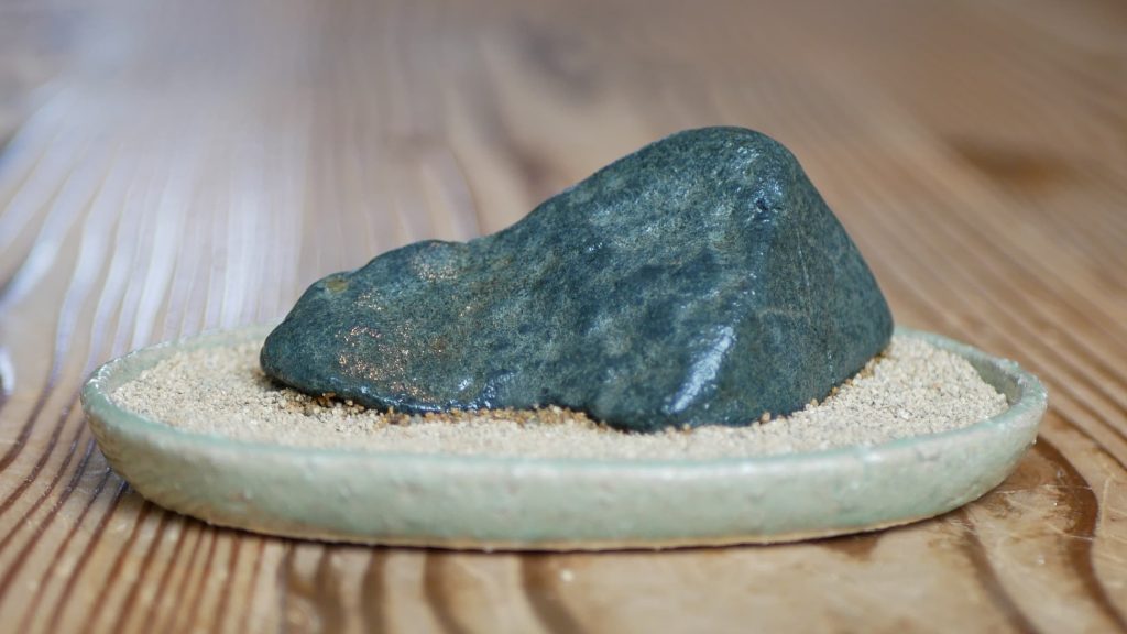 小ぶりの多摩川石