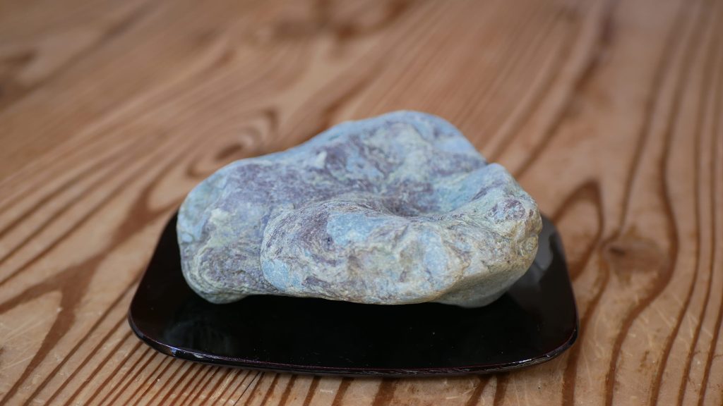 水を打つ前の多摩川溜り石