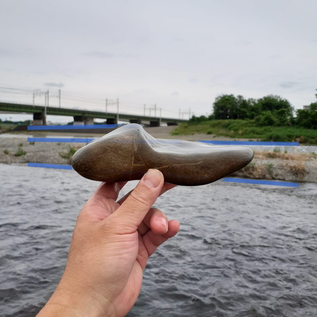 石の背景はすっきりさせた方がいい