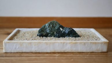 灰緑の酒匂川遠山石