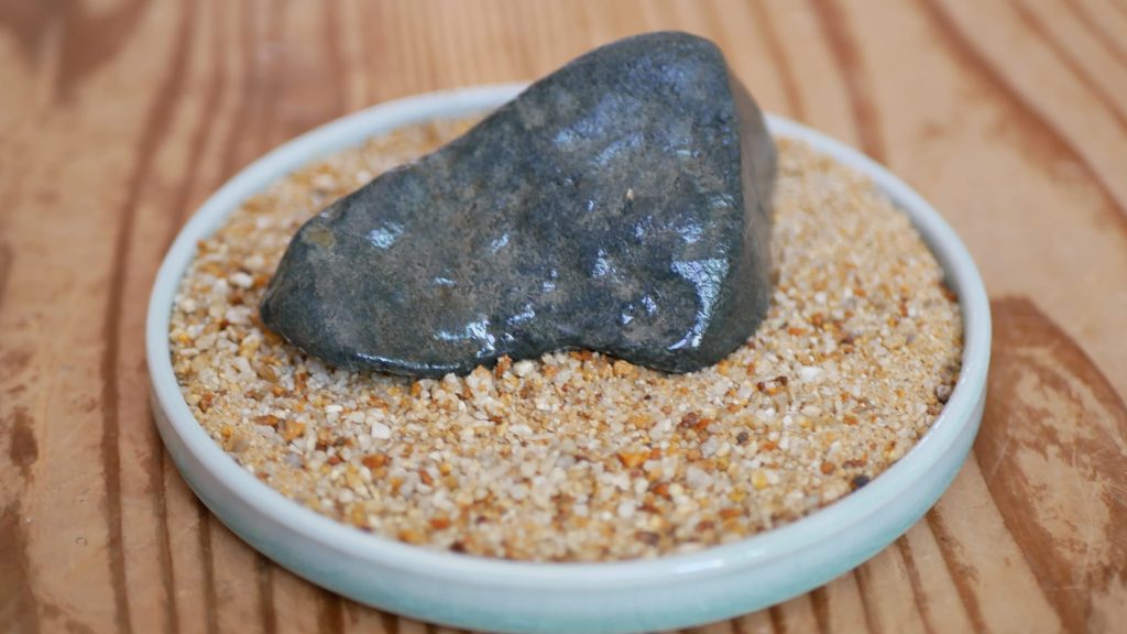 水を打った甲賀砂