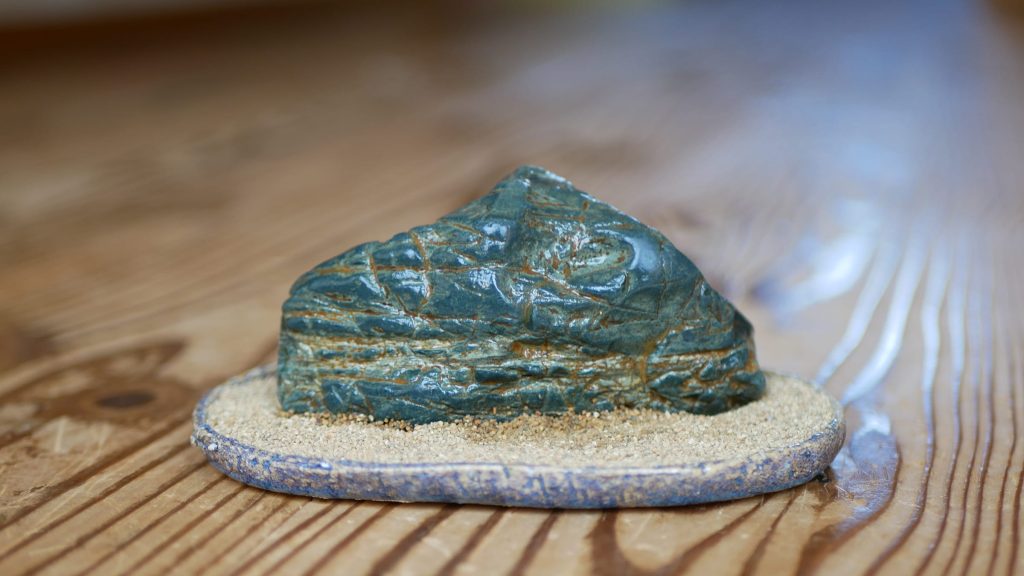 水を打つと美しい緑が映える