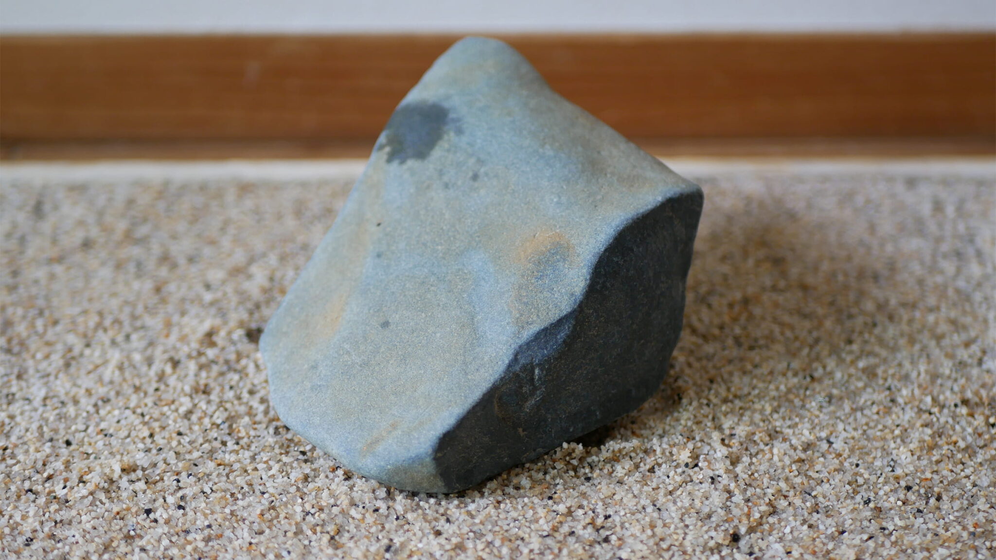 切り口に浮かぶ「遠山」 | すいすい水石
