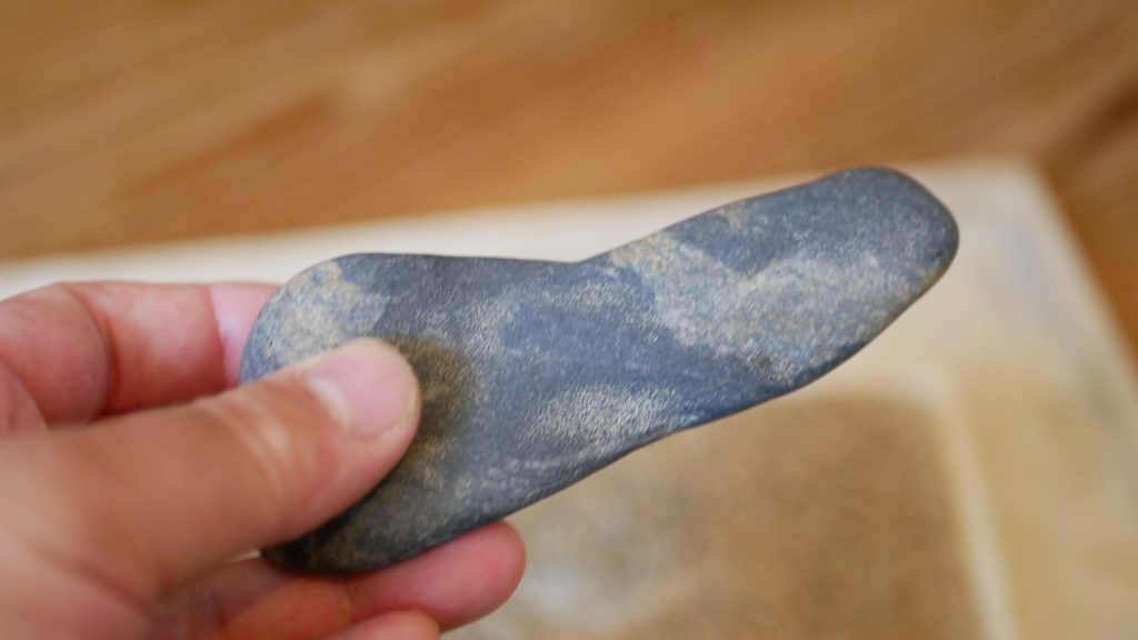 斑入りの多摩川石