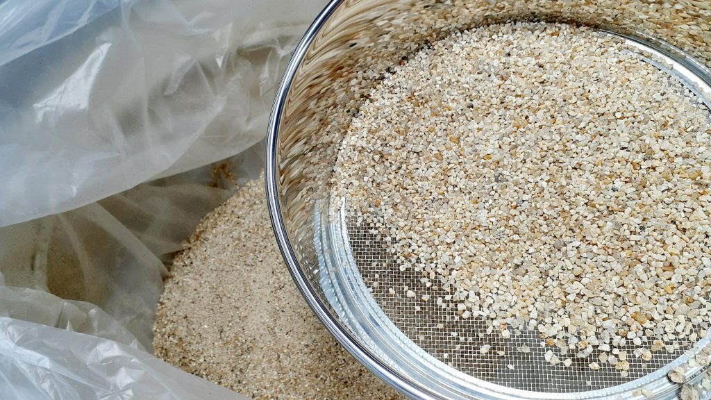 網目1mmの篩にかける