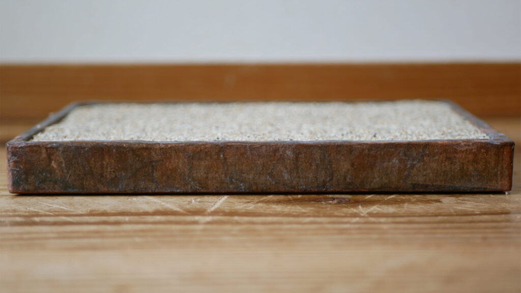 茶色木製贋水盤