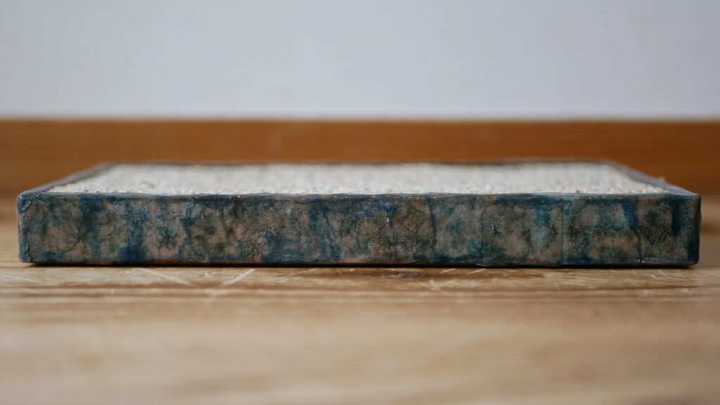 茶色木製贋水盤の裏側