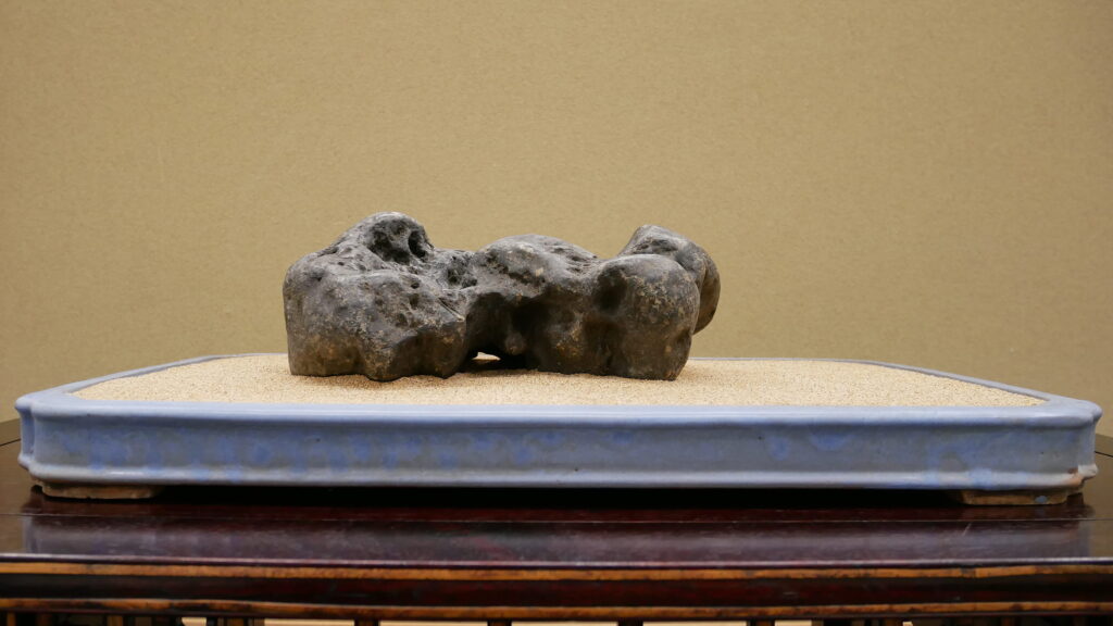 八海山石　第62回 日本水石名品展にて