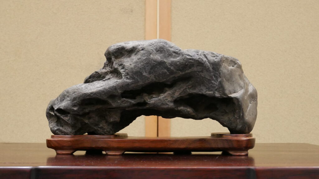 八海山石　第62回 日本水石名品展にて