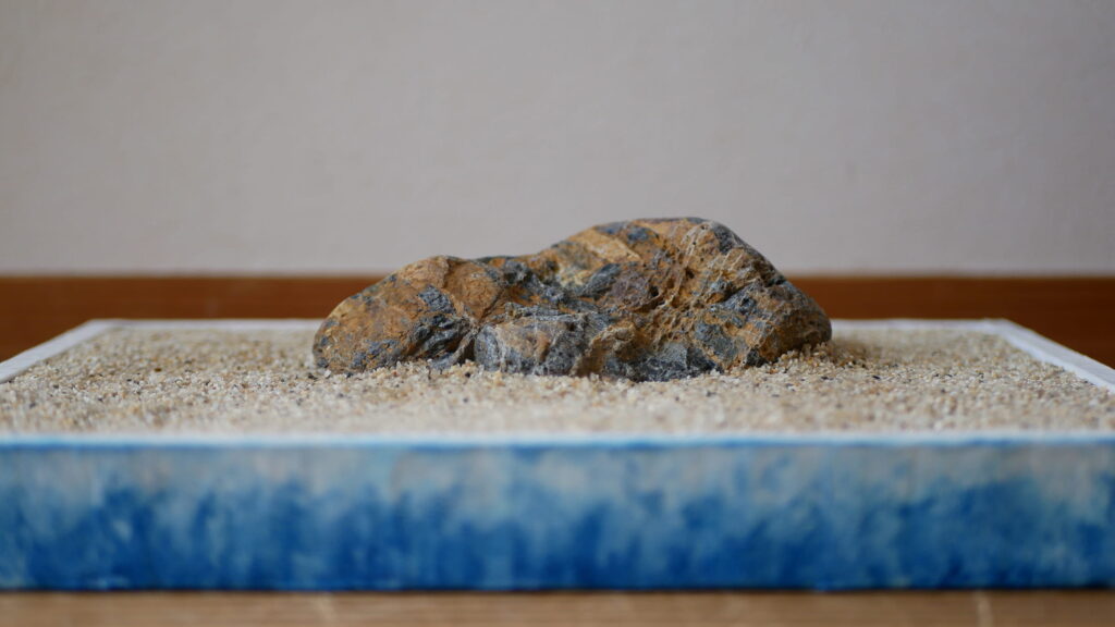 糸掛をもつ多摩川石