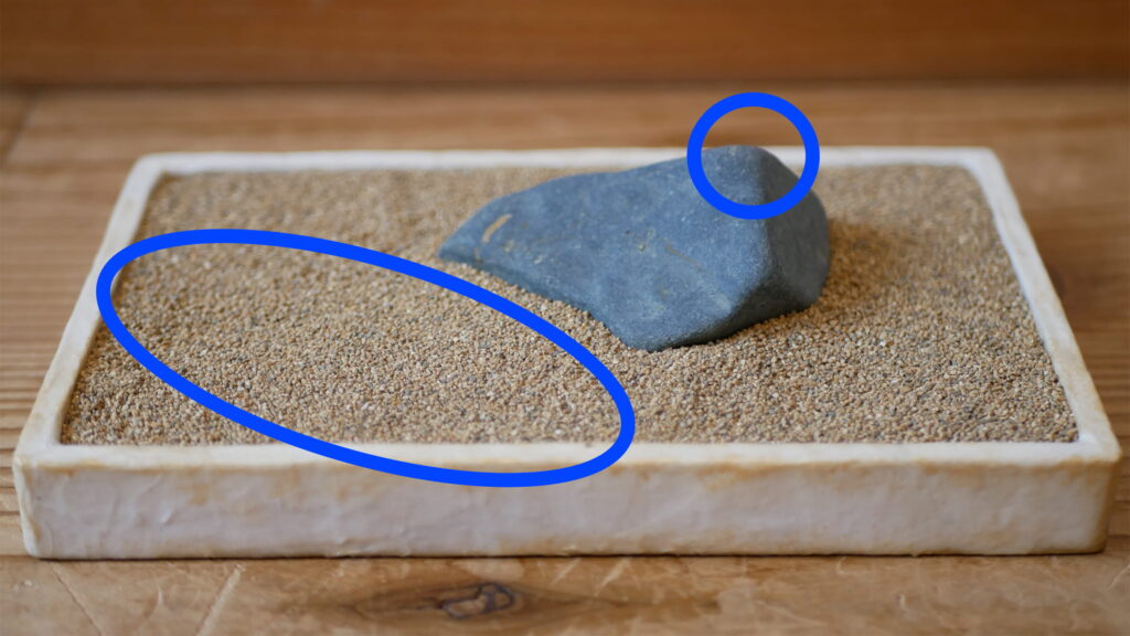 勝手の方向に寄せて、手前に余白を取る